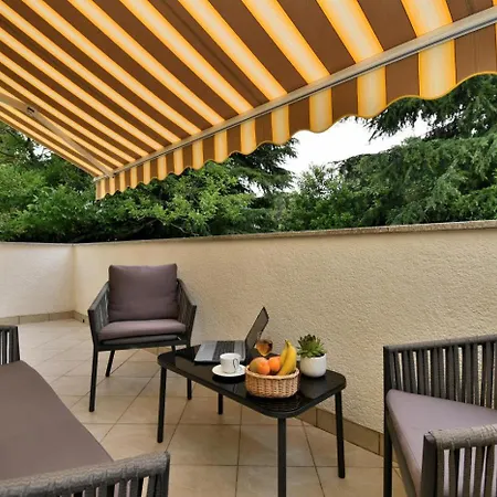 Apartment Porec פורץ