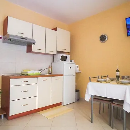 Apartment Porec アパート ポレッチ